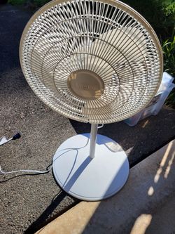 Lasko adjustable speed fan and adjust up and down