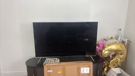 55” SAMSUNG TV (cracked display)