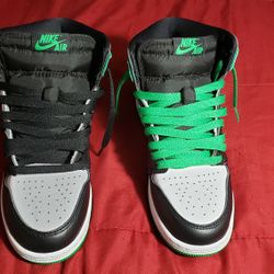 Nike Air Jordan 1 Retro High OG ‘Lucky Green’ Size  5.5y (YOUTH)