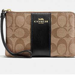 Coach Corner Zip Wristlet In Signature Canvas 