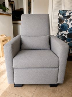 Monte Design Comp Glider Chair – Like New – Retail $1,695