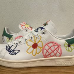 Adidas Stan Smith Large Doodles Women's size 9 FX5653