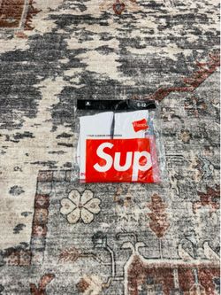Supreme socks