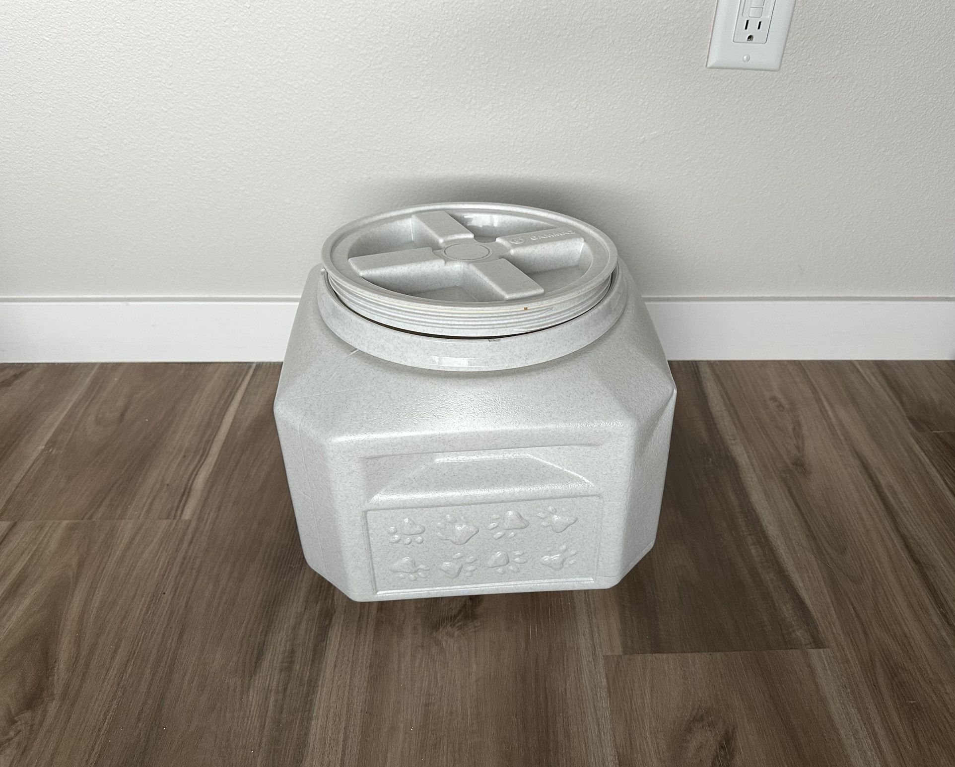 Vittle Vault Pet Food Airtight Storage Container