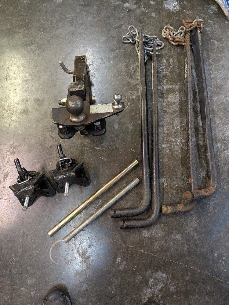 EAZ-LIFT Weight Distribution Tow Hitch.