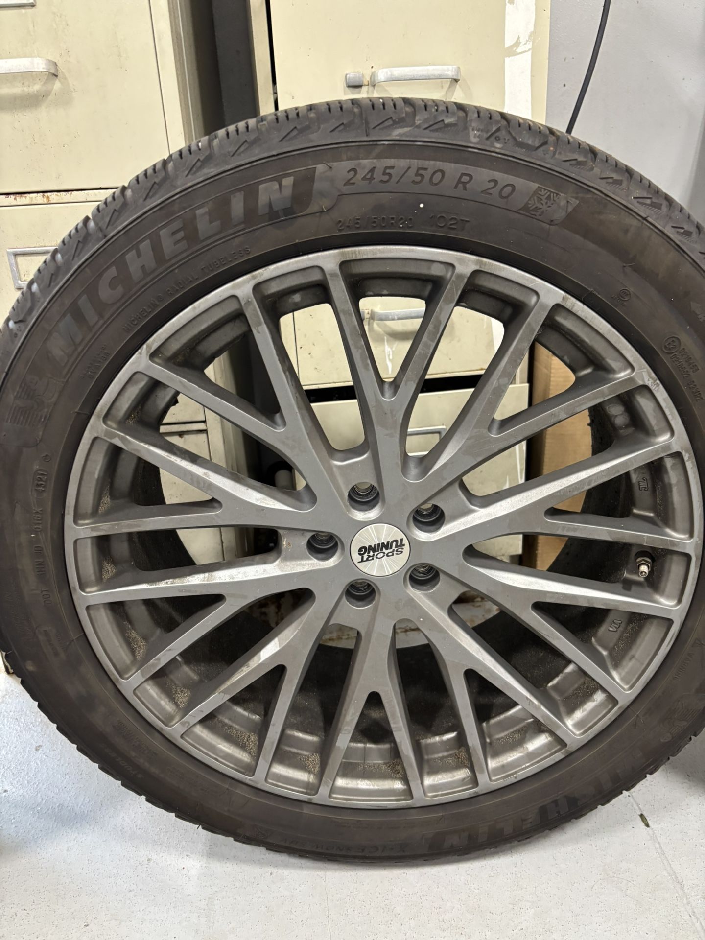 complete wheels with 245/50R20 tires