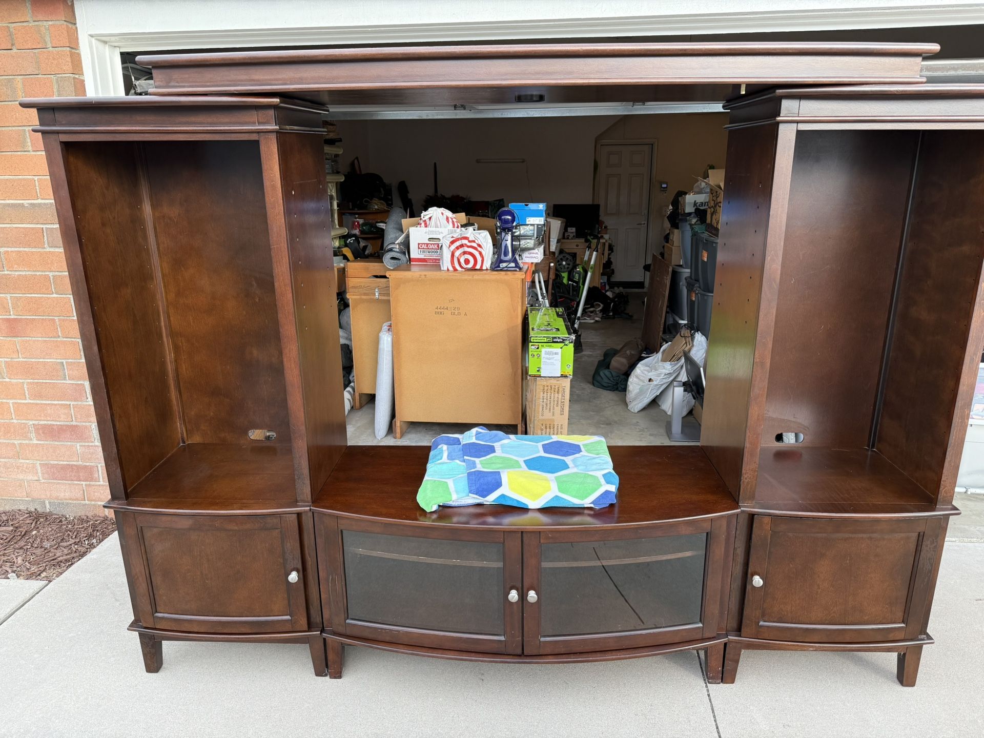 Entertainment center