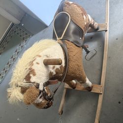 Montura de caballito para niño
