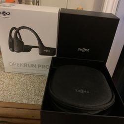 Headphones 