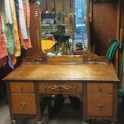Antique Dresser With Mirror 🪞 