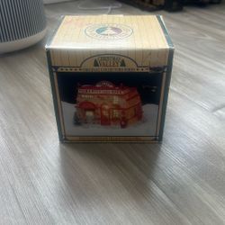 Deluxe Porcelain Village Collectible 