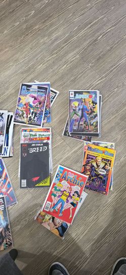 Over 100+ Comic Marvel/DC and More