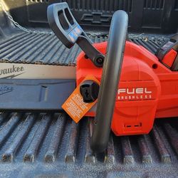 Milwaukee
M18 FUEL 16 in. 18V Lithium-Ion Brushless Battery Chainsaw Kit with 12ah Battery And Charger.