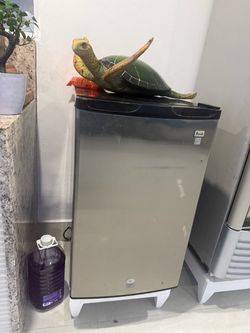 Mini fridge