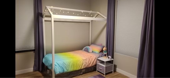 Kids canopy bed