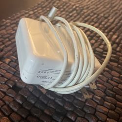 AC adapter 