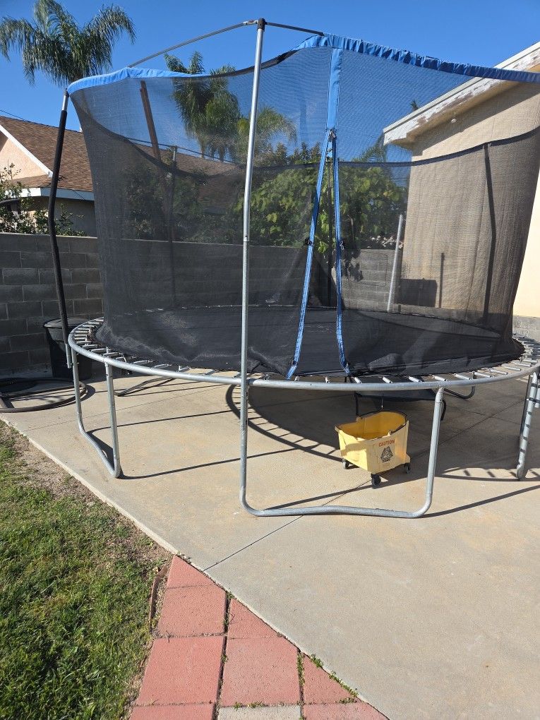 Trampoline 14ft Free