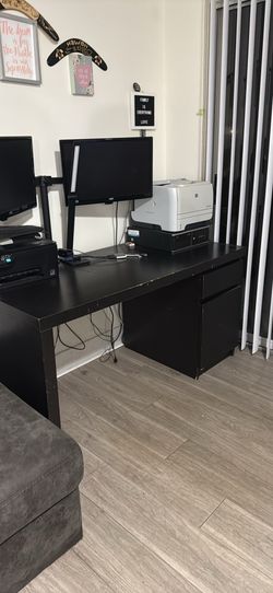 Large desk