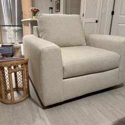 Single Sofa Couch/Accent Chair + Nightstand (NEED GONE BY THIS WEEKEND)