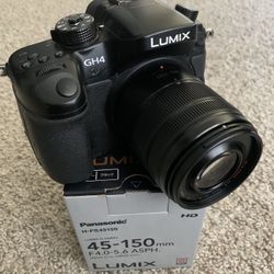  Panasonic Lumix DMC-GH4 mirrorless digital camera. 