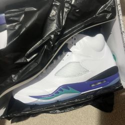 Jordan 5 “grape” size 11.5