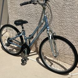 Woman’s Giant Hybrid Bike Extra Small Frame Fits 4”9-5”9 In Good Working Order Newer Tires