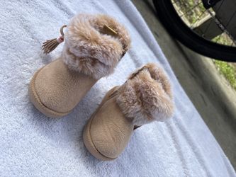 Faux Fur Boots W/Pink Accents Size 3 Fashion Boots Style Kids Girls