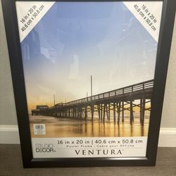 16x20 Studio Decor Frame – Elegant Wall Display for Art & Photos