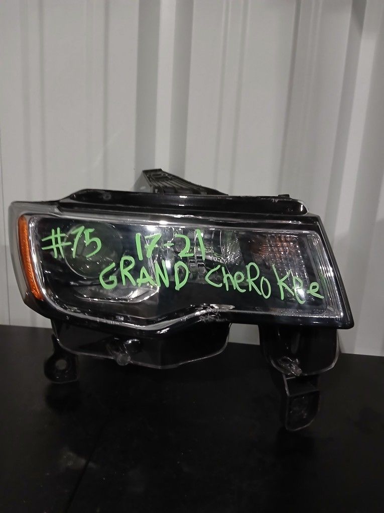 2014 2015 2016 JEEP GRAND CHEROKEE LIMITED RIGHT / PASSENGER SIDE HEADLIGHT AFTERMARKET