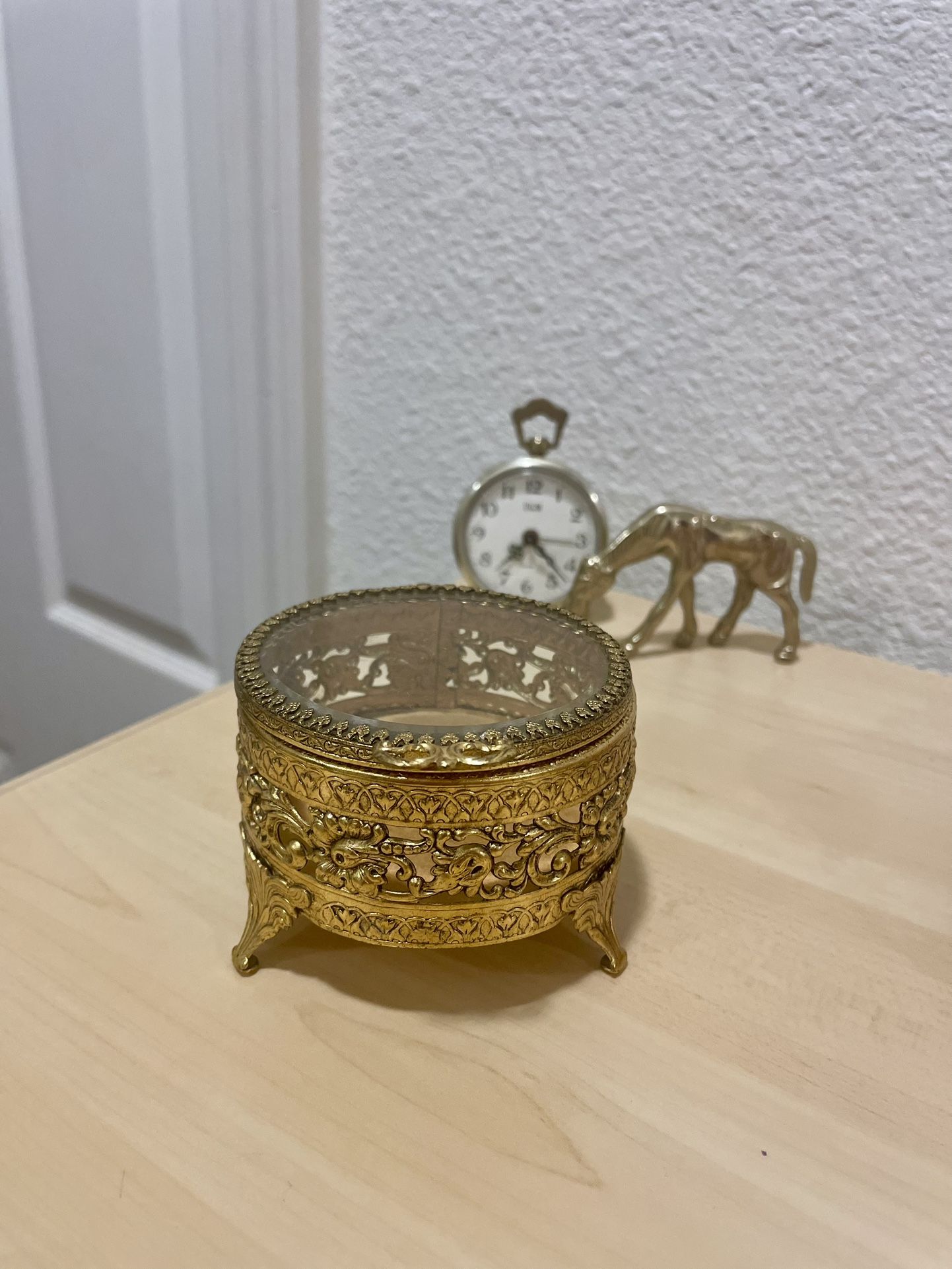 Beautiful Vintage Gold Filigree ORMOLU Footed Casket Jewelry Trinket Box with Beveled Glass