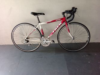 BICYCLE TREK 16 SPEED ROUTEBIKE SIZE 700 BRAND NEW