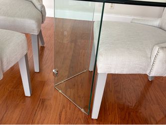 Glass table and 4 Chairs  like new