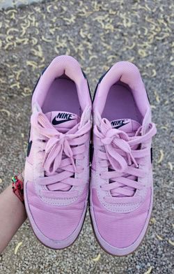 Woman's pink Nike Sneakers