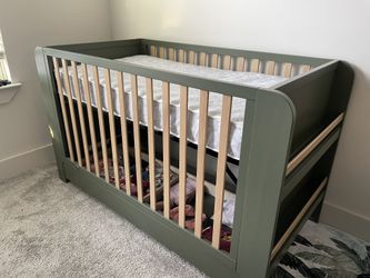 Read-With-Me 4-In-1 Convertible Crib With Drawers including mattress