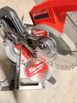 Milwaukee FUEL Cordless Miter Saw