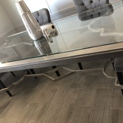 The Glass Top Dinning Table