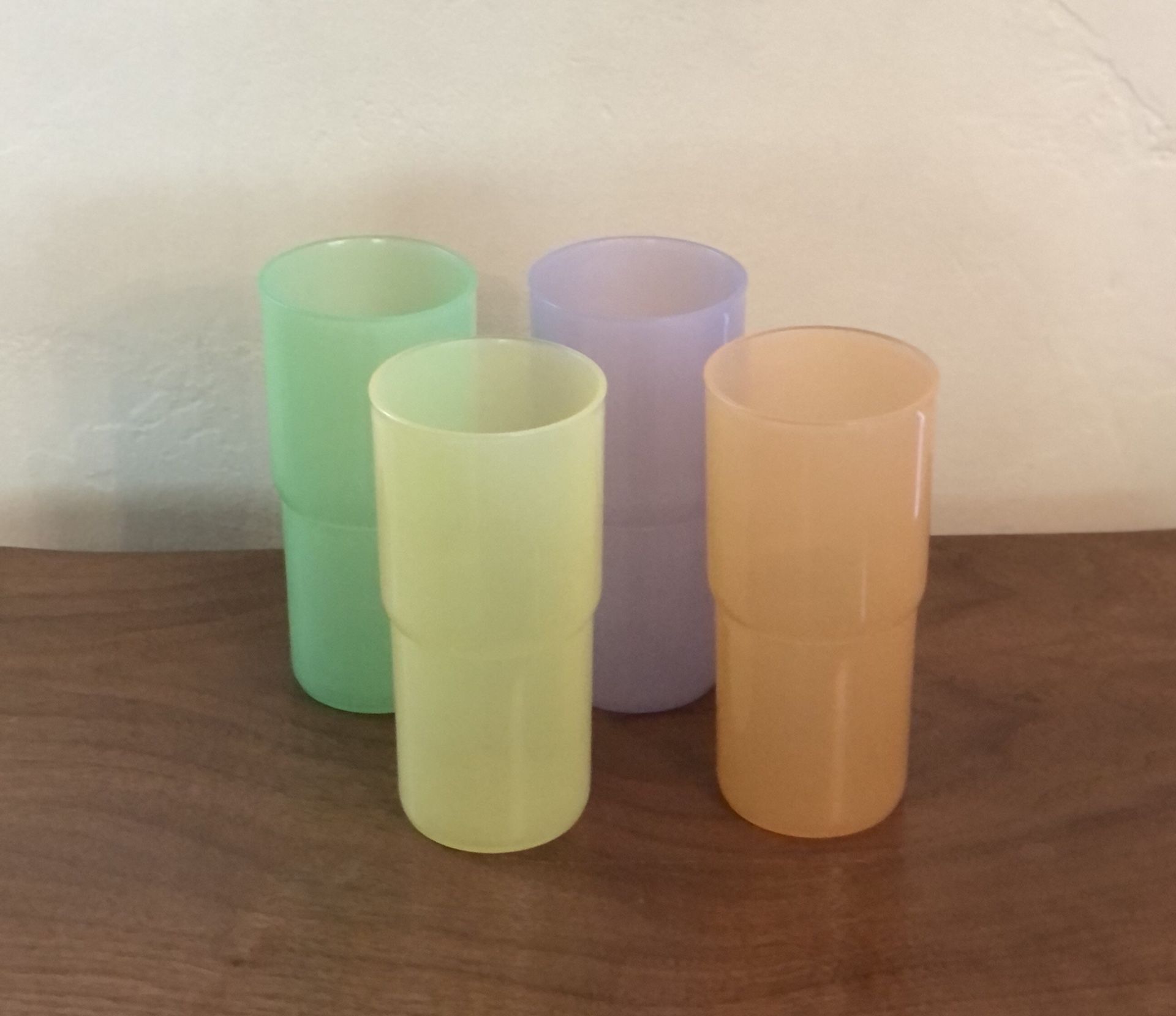 4 VINTAGE TUPPERWARE PASTELS 18 OUNCE STACKABLE J TUMBLERS-#2413A GREAT