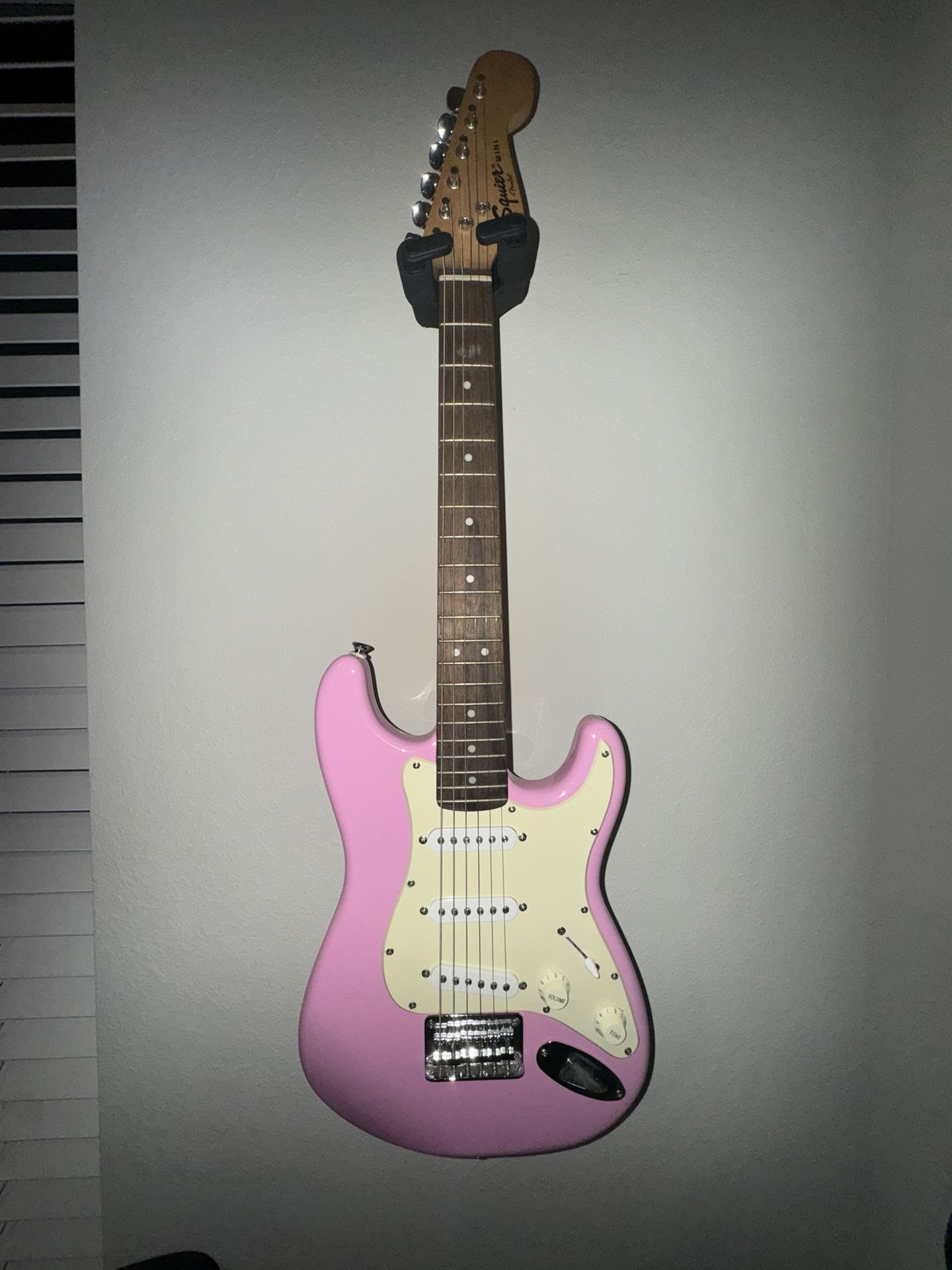 Squier Strat Mini Pink