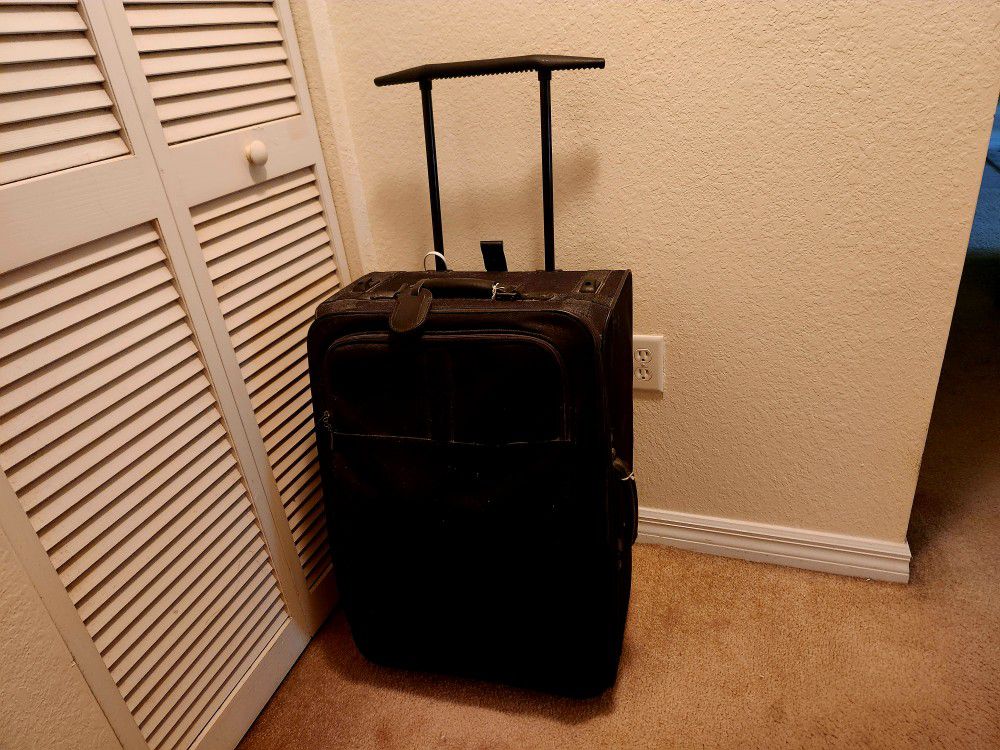 Lightweight 25" Suitcase