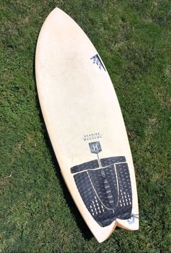 Seaside Surfboard  5'7 with Fins