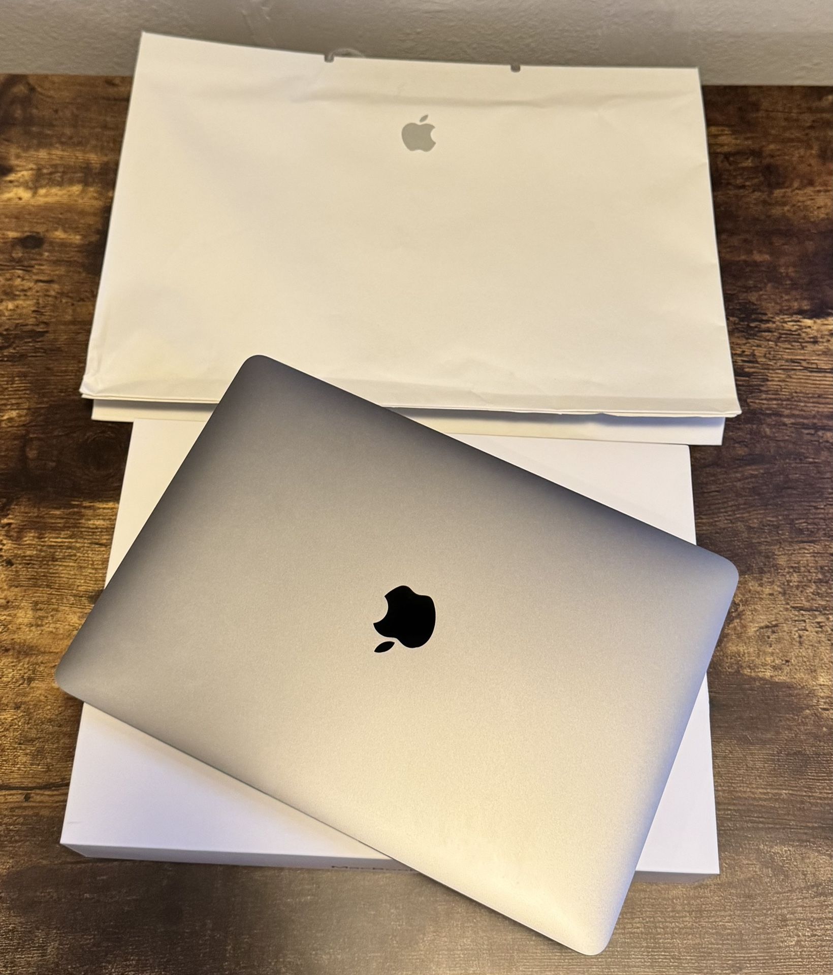 🔥 M1 MacBook Air (Late 2020) - 512GB SSD / 8GB RAM - Excellent Condition! 🔥