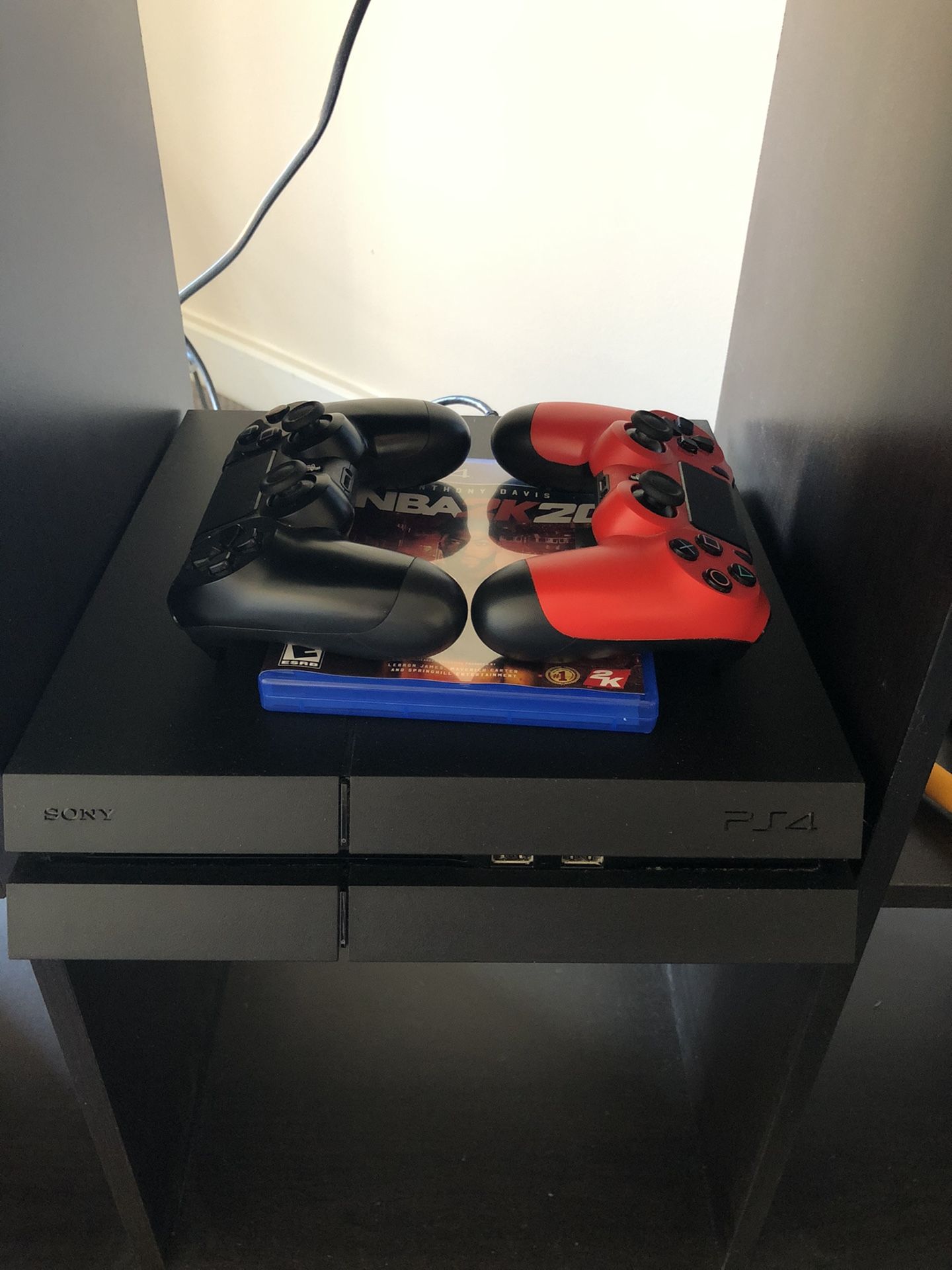 PS4 500GB+Two Controller+Charger