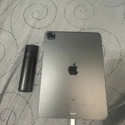 iPad Pro 11 Inch( 2nd Generation) 256gb $830 Or Trade For MacBook Pro 