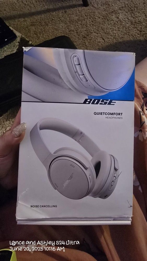 Brand NEW NEVER USED Bose Quiet Comfort Over The Ear Wireless Headphones
