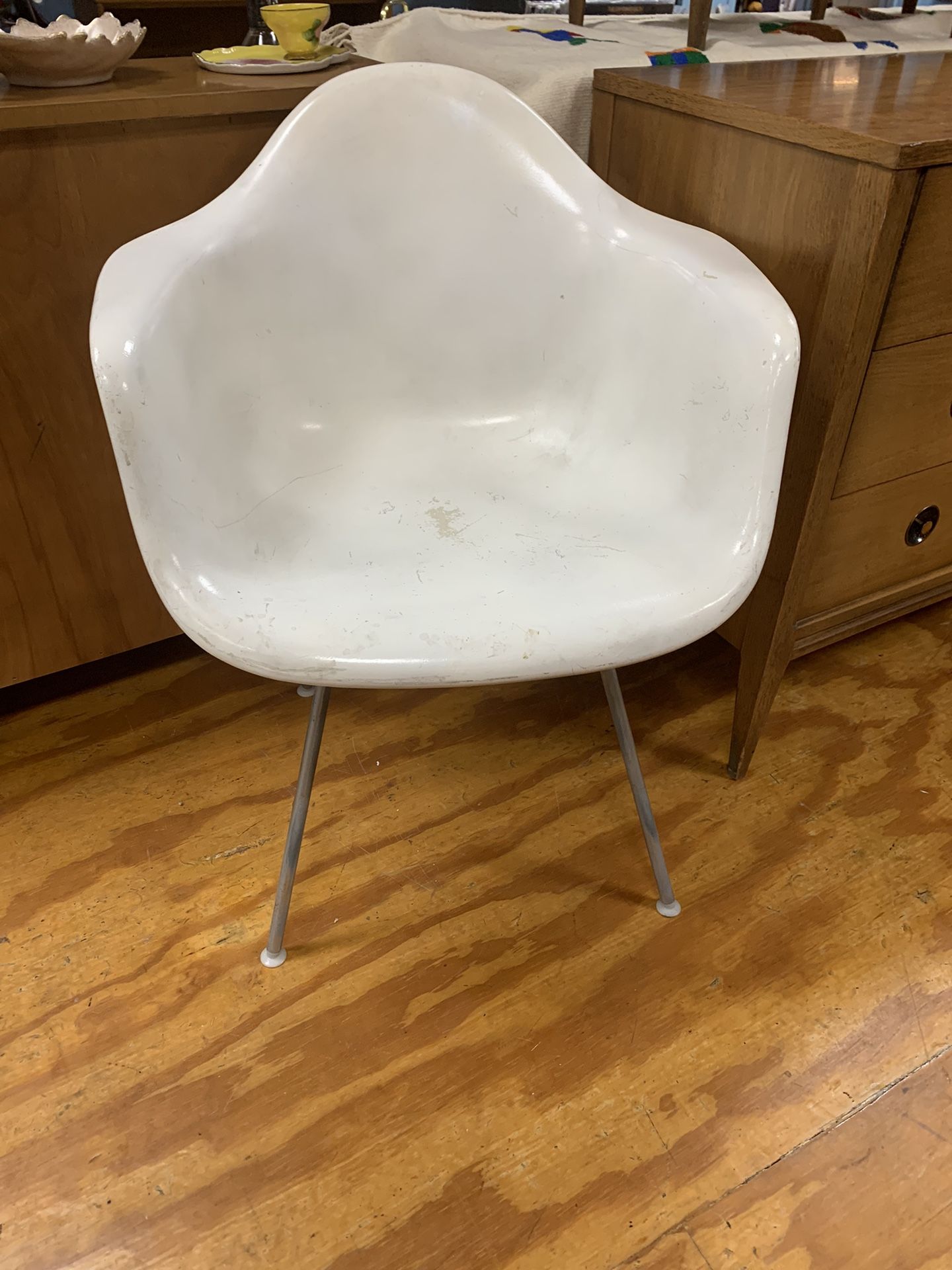 Mid Century Herman Miller Eames White Arm Chair 