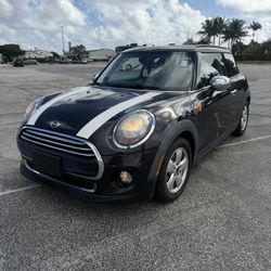 2015 Mini Cuper Hard Top Two Doors Big Sunroof