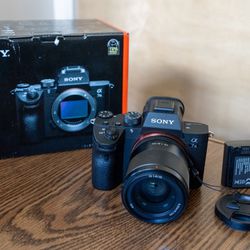 Sony a7 iii with 35mm FE 1.8 AF lens - Shutter Count 2892 - Excellent Condition