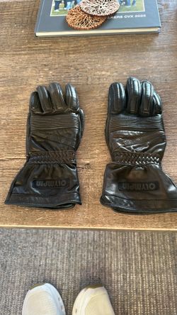 Leather and Kevlar Motorcycle Gloves