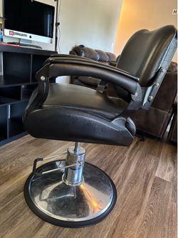 Barber/salon chair