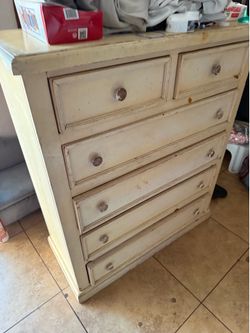 Free dresser/ drawer